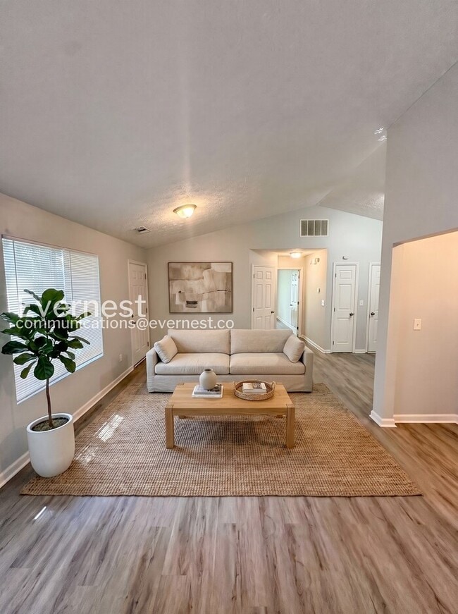 Building Photo - 1408 Creek View Dr