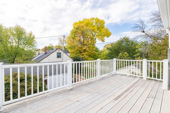 Building Photo - 4 br, 2.5 bath House - 125 West Montclaire...