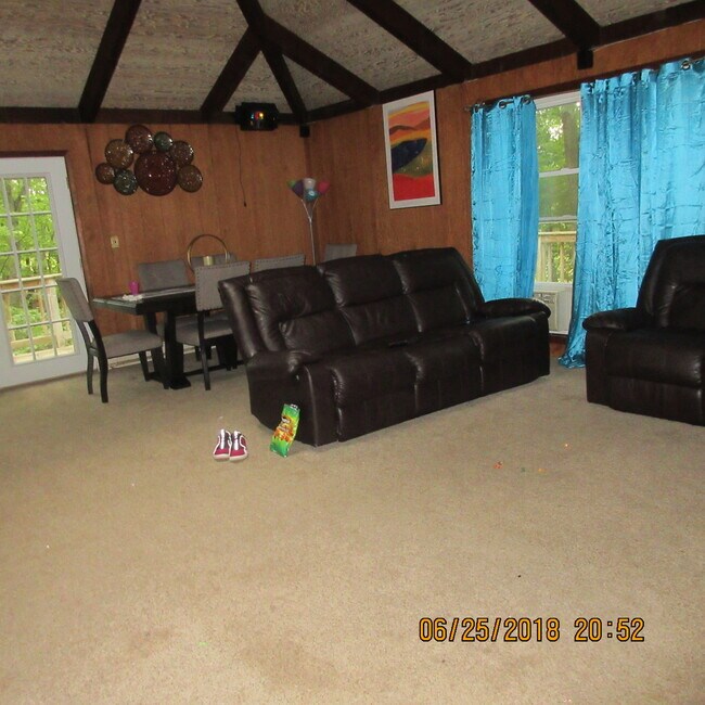 Foto del edificio - 4525 Woods Edge Rd