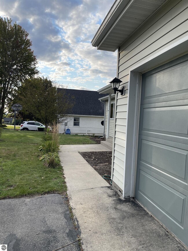 Building Photo - 4227 Summerhill Rd