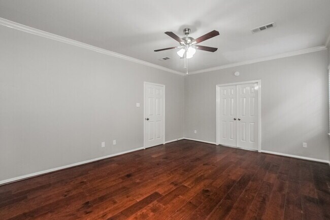 Foto del edificio - 4923 Laurel Hill Ct