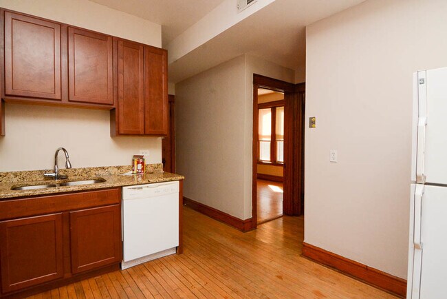 Building Photo - 2312 W Iowa St