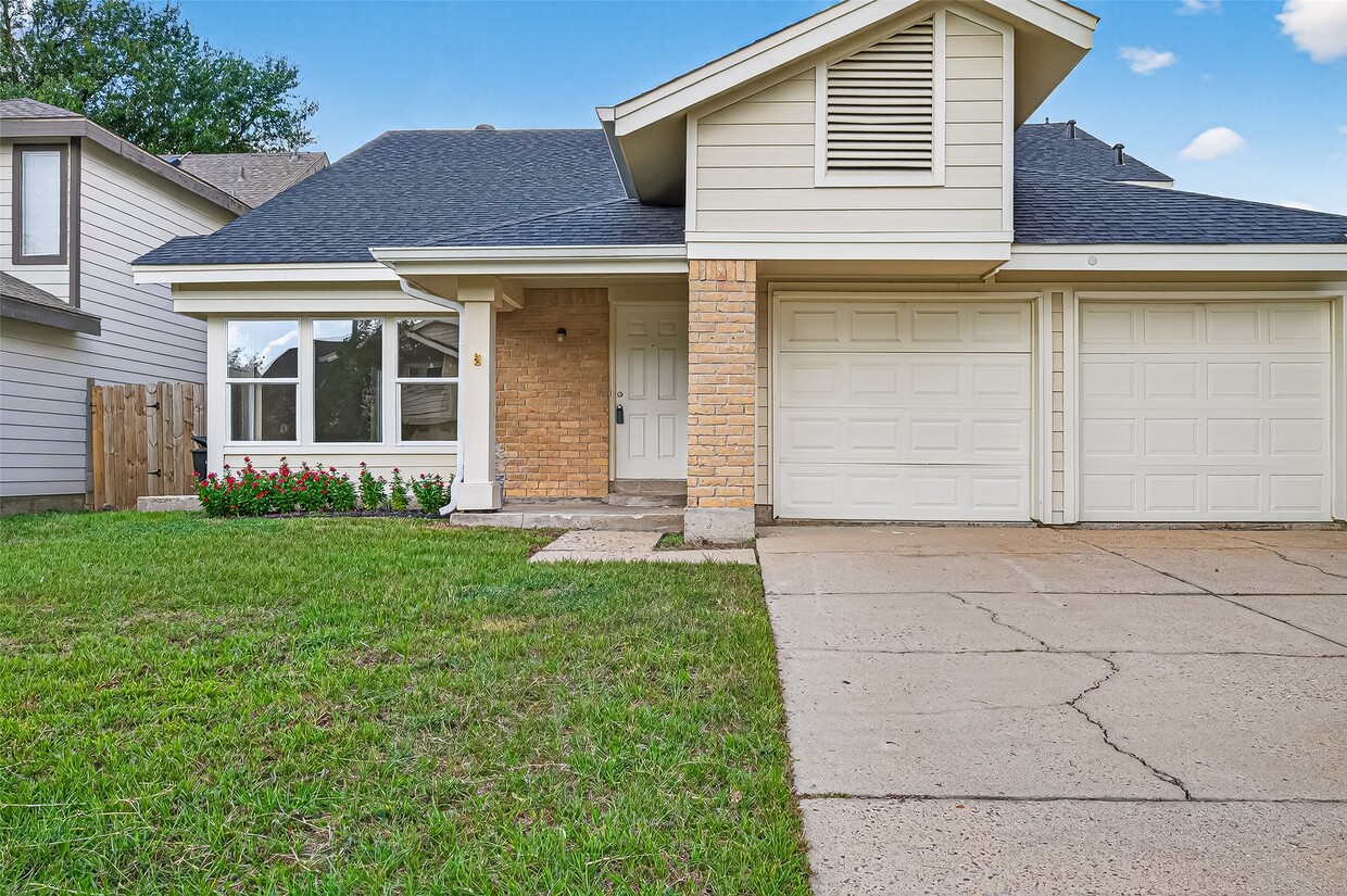 Foto principal - 1811 Foxlake Dr