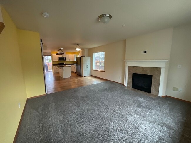 Building Photo - 3 Bed, 2.5 Bath with Garage and Fully Fenced Back Yard