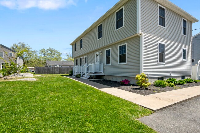 Whole House Units A (close) and Unit B (far) - 40 Magnolia St