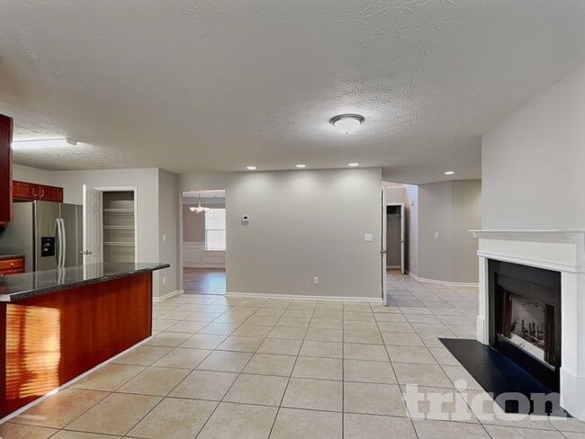 Building Photo - 5005 Eagle Creek Dr