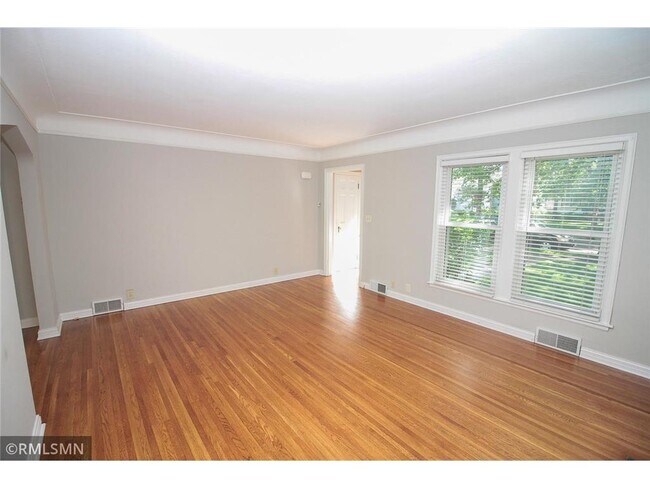 Foto del edificio - 4124 Xenwood Ave S