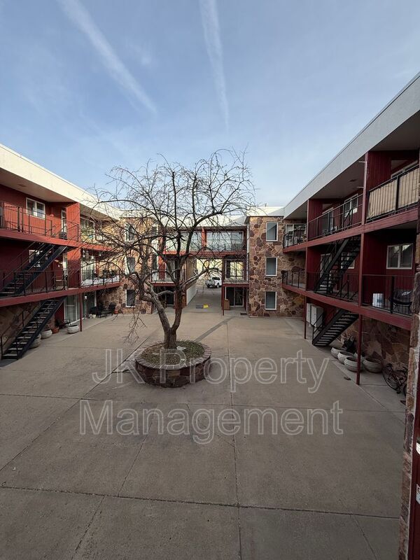 Foto del edificio - 2300 14th Ave S