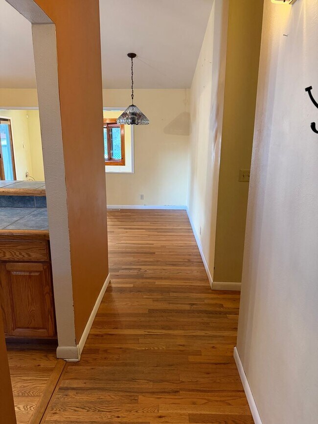 Foto del edificio - 2527 Delwood Ave