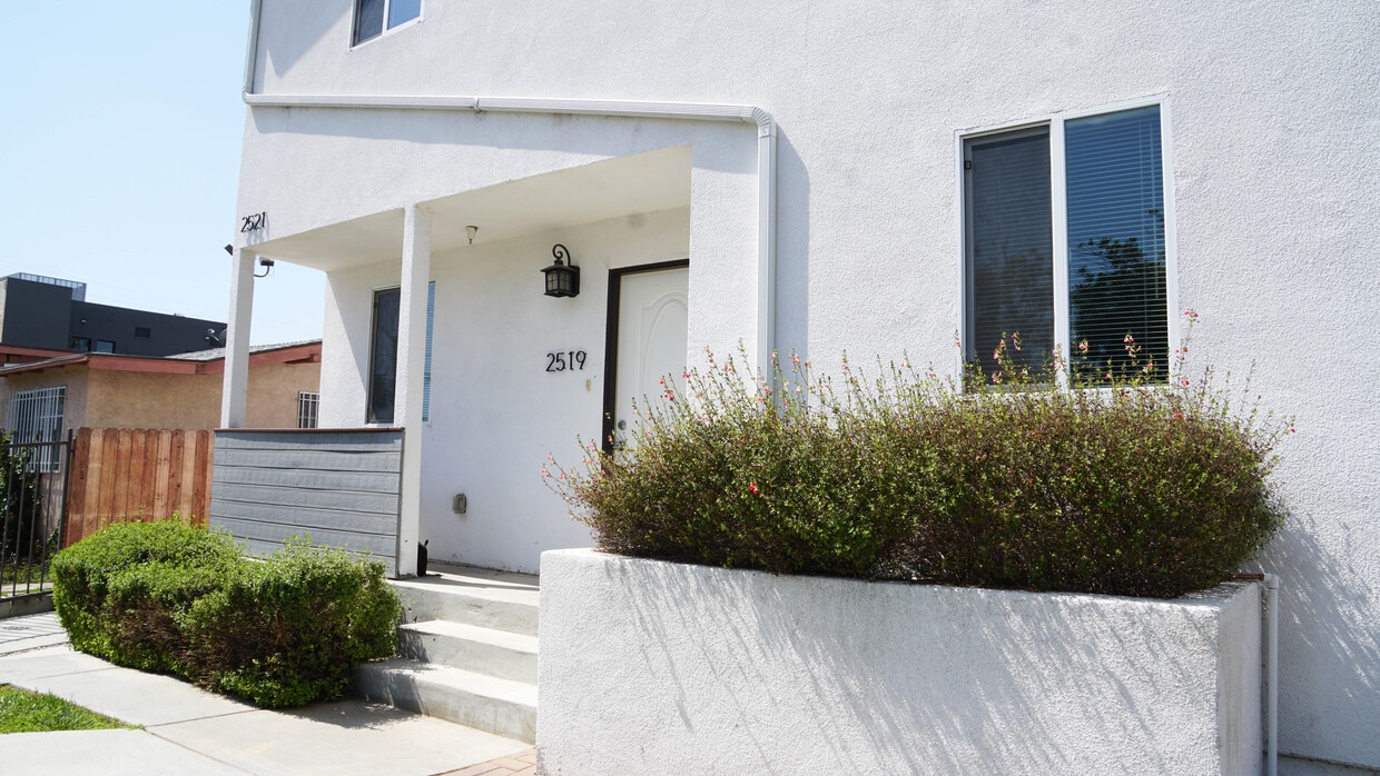 Primary Photo - 2519 Alsace Ave