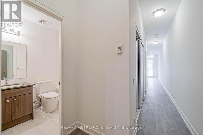 Building Photo - 2 Manderley Dr