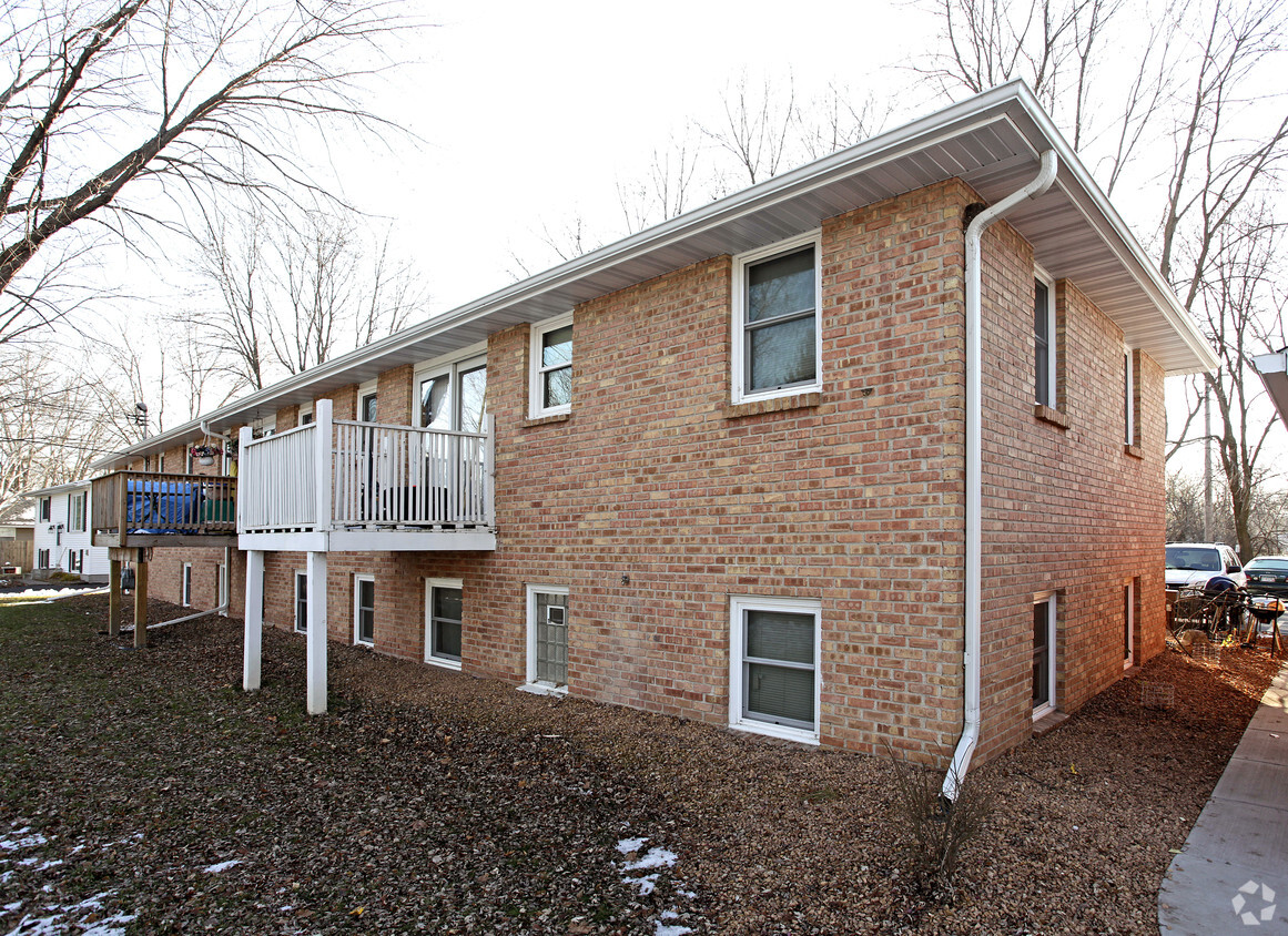 Primary Photo - 2301 Oak St