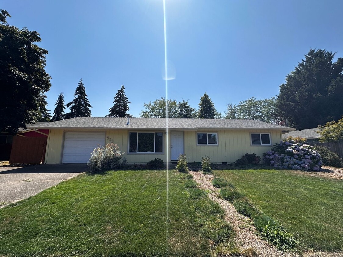Primary Photo - *Coming Soon* 3 Bedroom 2 Bath Single Fami...