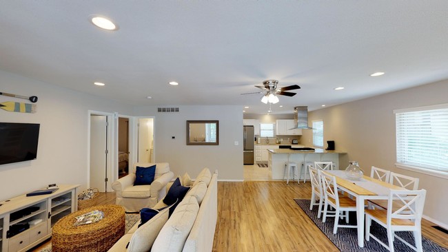 Building Photo - 1208 Red Bud Dr