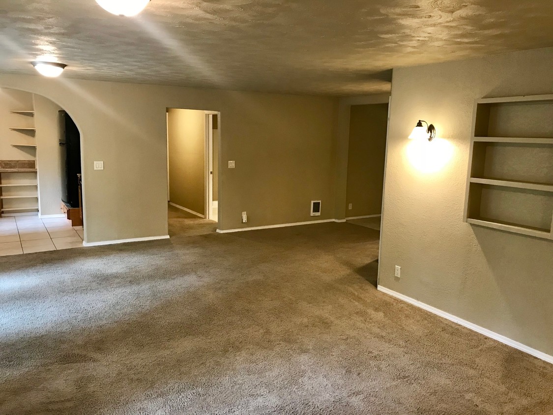 Primary Photo - 411 Willow Rd Pl