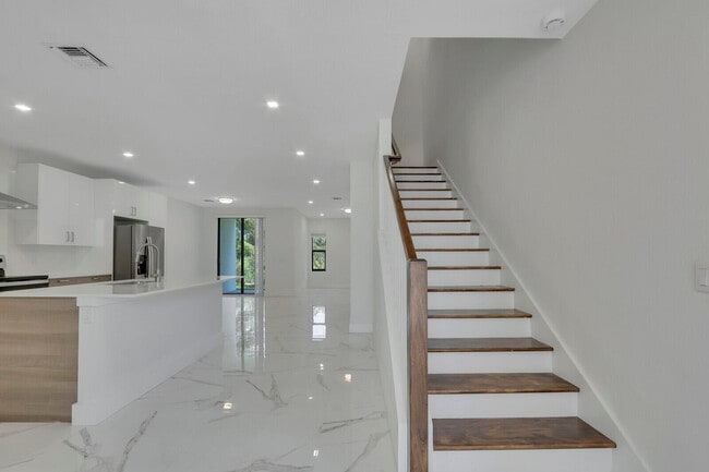 Building Photo - 400 Bella Sol Way