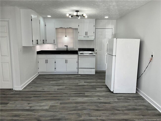 Building Photo - 205 Jasper St