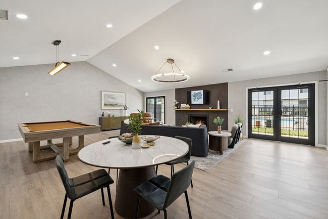 Building Photo - August Oaks