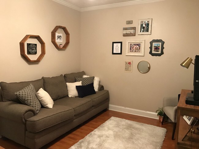 Foto del edificio - 313 E Lampkin St