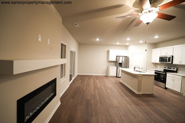 Foto del edificio - "Ranch Retreat: Seamless Serenity in Single-Level Splendor with Trailside Tranquility"