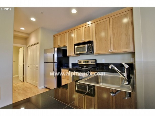 Building Photo - 1010 SW 170th Ave