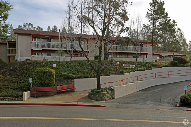Building Photo - Auburn Villa