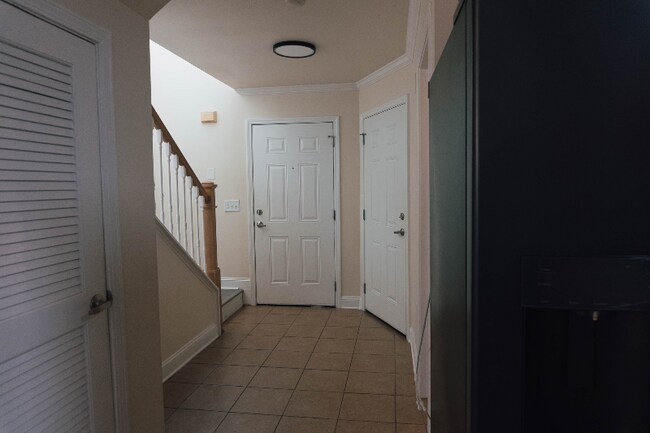 Foto del edificio - 750 Majestic Dr