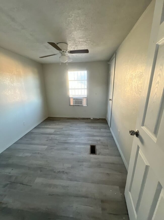 Foto del edificio - 518 W Alabama Ave