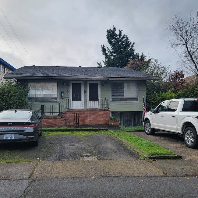 Building Photo - 638 W Madrone St