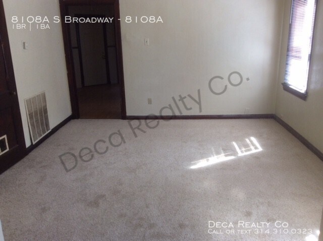 Building Photo - 1+ Bedroom
