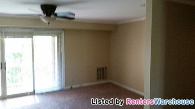 Foto del edificio - 5972 Westchester Park Dr
