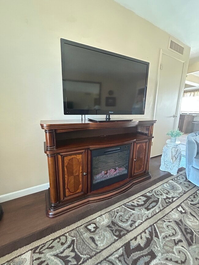 Fire Place - 1788 Bahama Ave