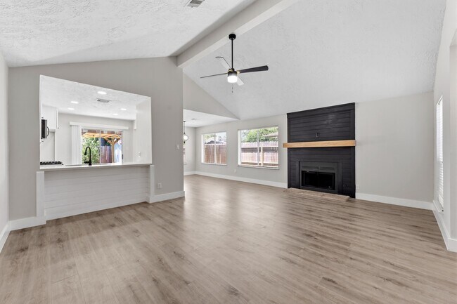 Foto del edificio - 3535 Nutwood Ln