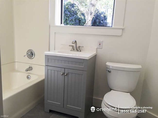 Foto del edificio - 1 br, 1 bath Apartment - 2906 Pine St -