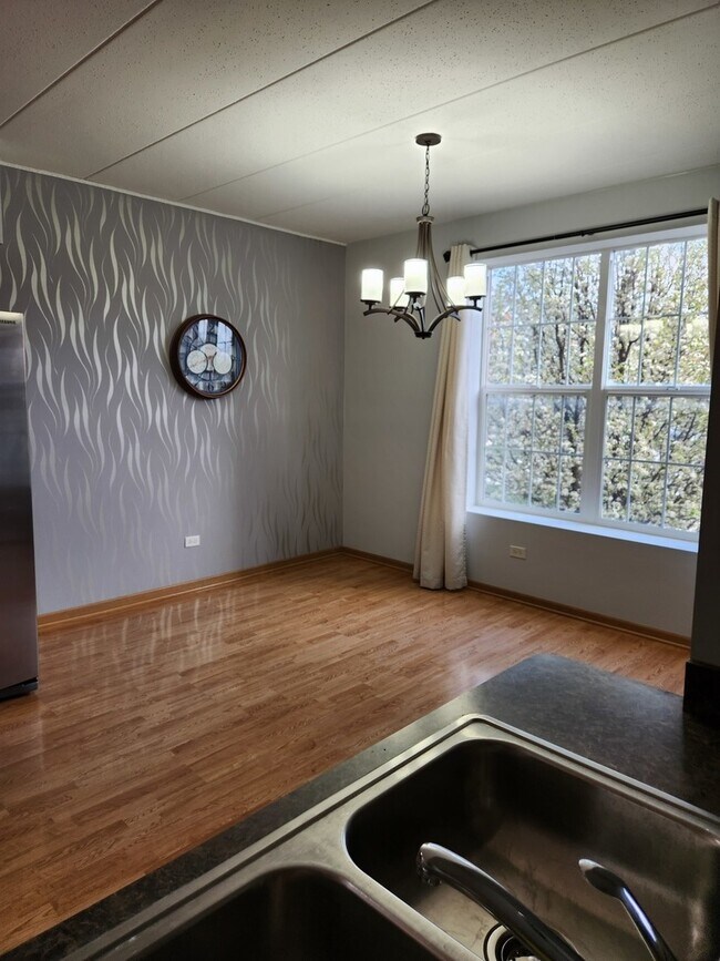 Foto del edificio - 9810 Liberty Cir