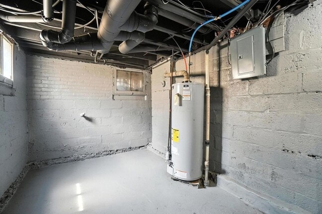 Building Photo - 887-889 E Livingston Ave