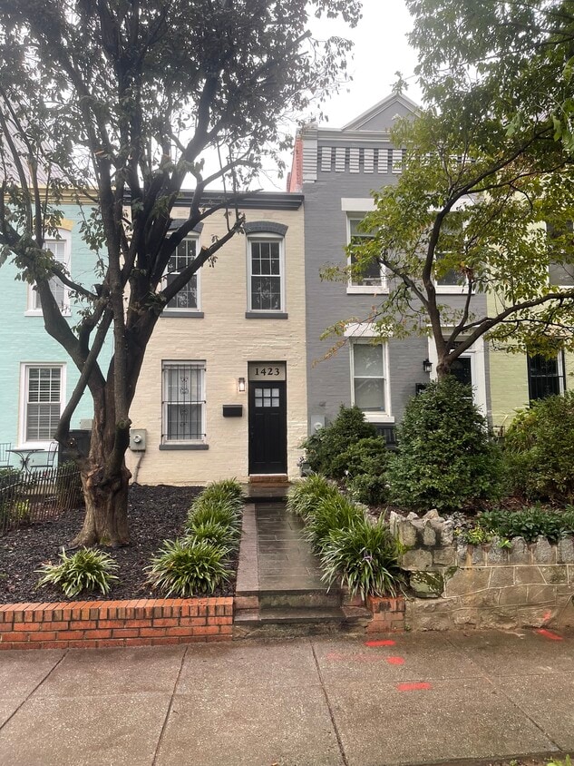 Photo - 1423 K St SE (Washington, DC)