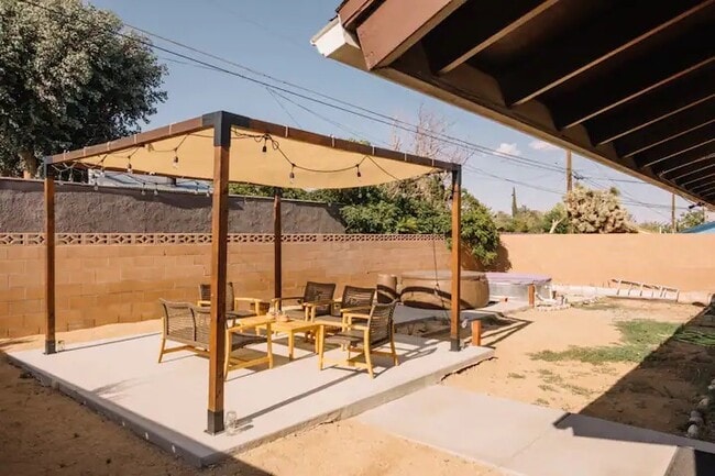 Building Photo - 61774 Terrace Dr