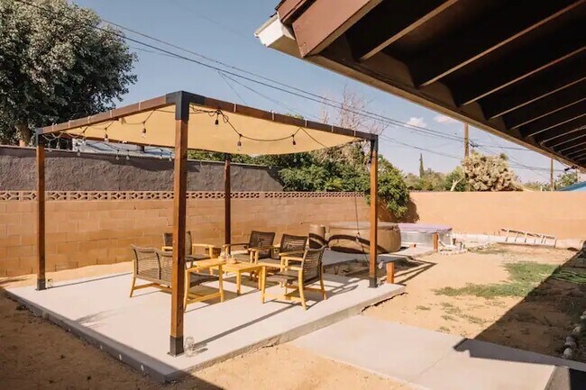 Foto del edificio - 61774 Terrace Dr