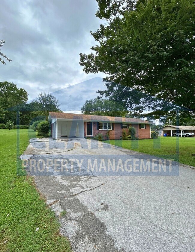 Foto del edificio - Updated ranch-style home in great neighbor...