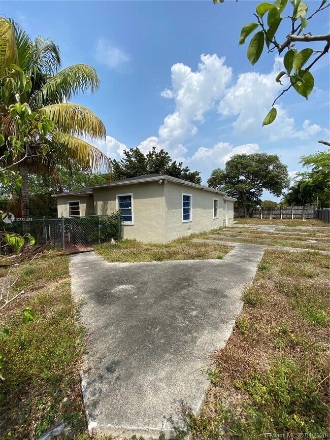 Building Photo - 12215 NW 10th Ave