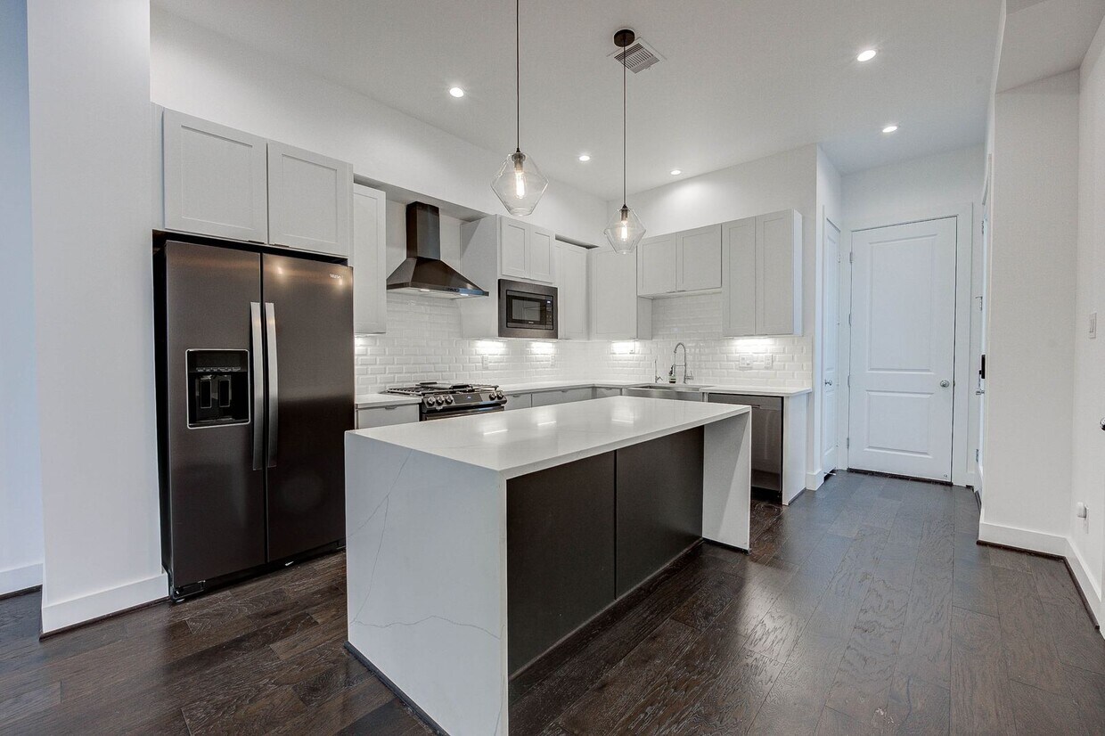 3 Bedroom Home in the Galleria - 3 Bedroom Home in the Galleria