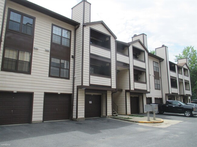 Building Photo - 1647 Carriage House Terrace