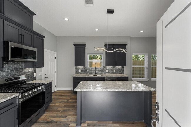 Foto del edificio - 7704 Sealey St