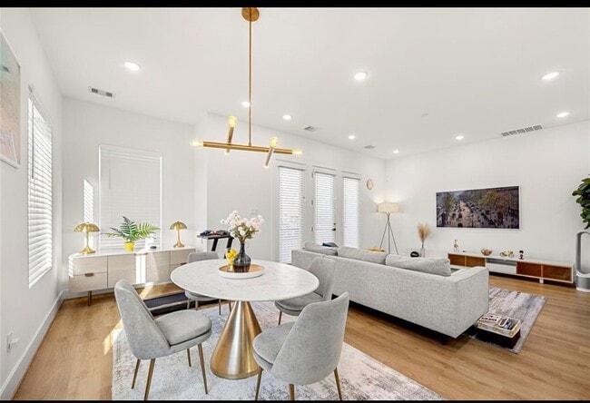 Foto del edificio - 2902 Rosalie St