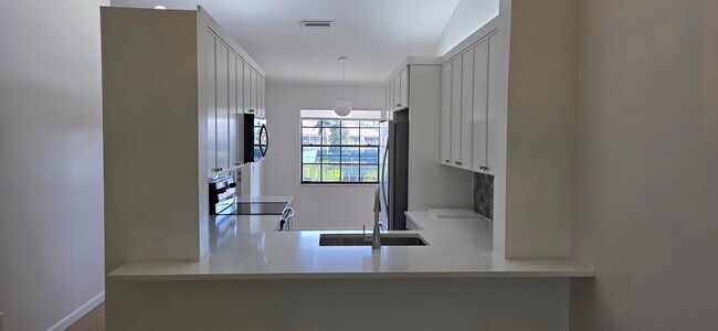 Foto del edificio - 602 Pinecrest Cir