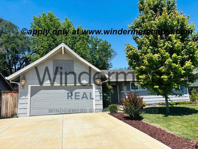Foto del edificio - Beautiful 3BD/ 2BA Arden Arcade Home with Spacious Yard In Highly Desirable Location!