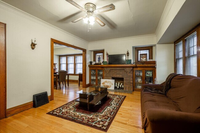 Sala de estar - 2348 N 55th St