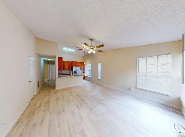 Foto del edificio - 86 Pheasant Run Blvd