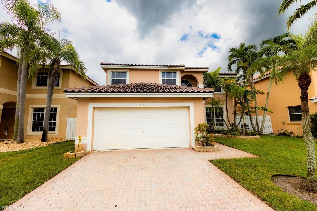 4 br, 2.5 bath House Silver Lakes House Rental in Miramar, FL
